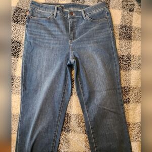 LAWLESS Straight Leg Women’s Jeans in Medium Blue Wash